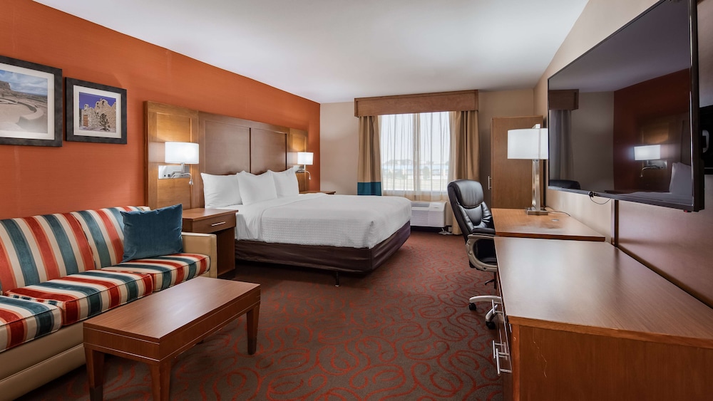 Suite, 1 King Bed, Non Smoking, Refrigerator & Microwave (with Sofabed) - Photo 8