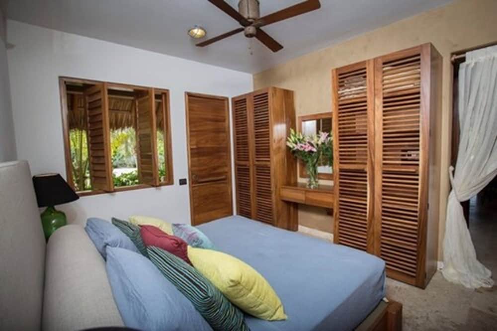 Studio, 1 King Bed, Mountainside photo 1