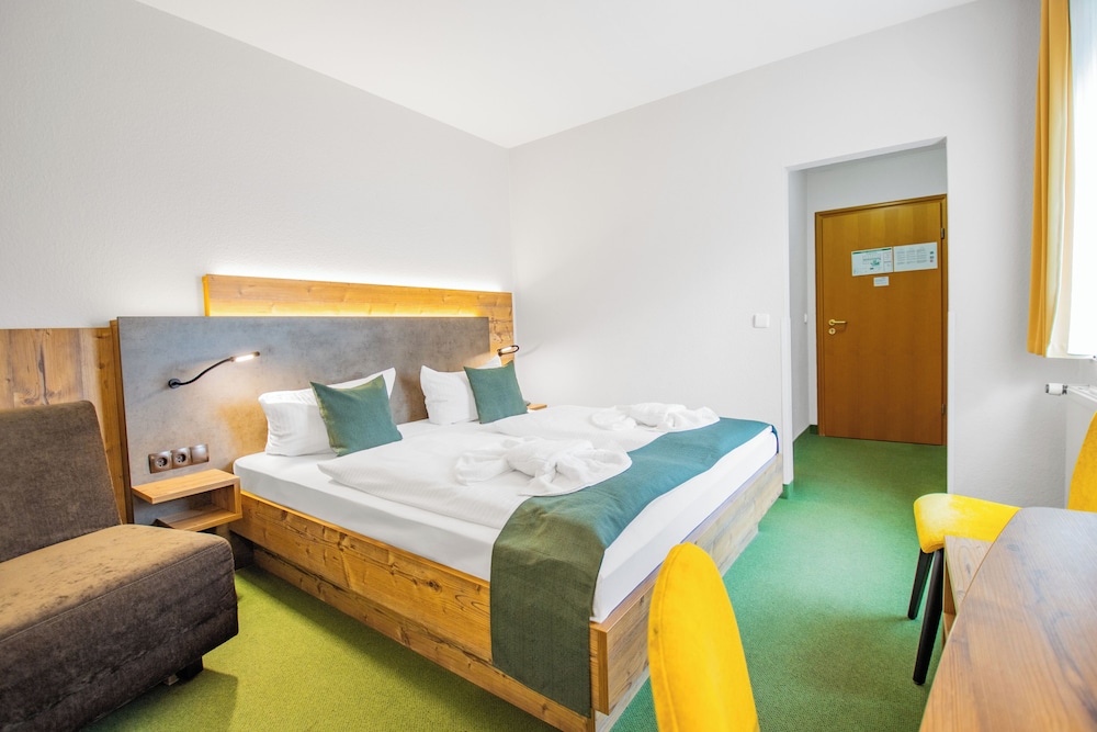 Economy Triple Room photo 1