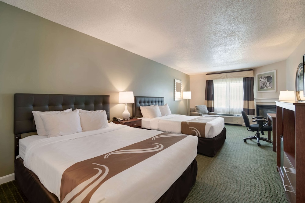 Standard Room, 2 Queen Beds, Non Smoking, Fireplace - Photo 1