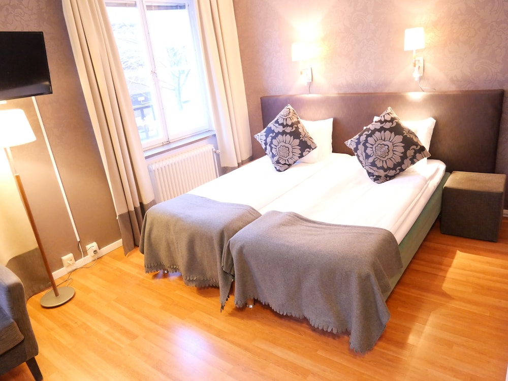 Economy Double Room, 2 Twin Beds photo 2