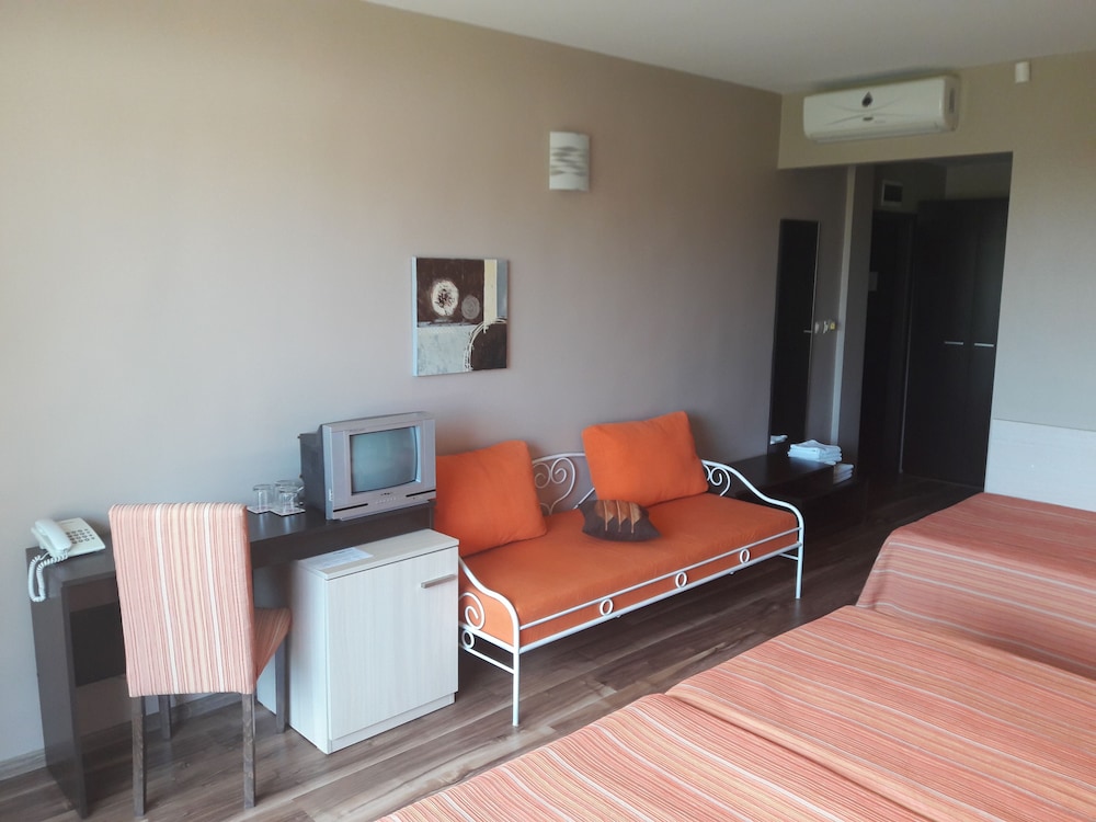 Standard Triple Room - Photo 1
