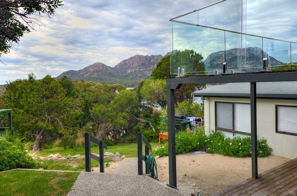 Panoramic House photo 2