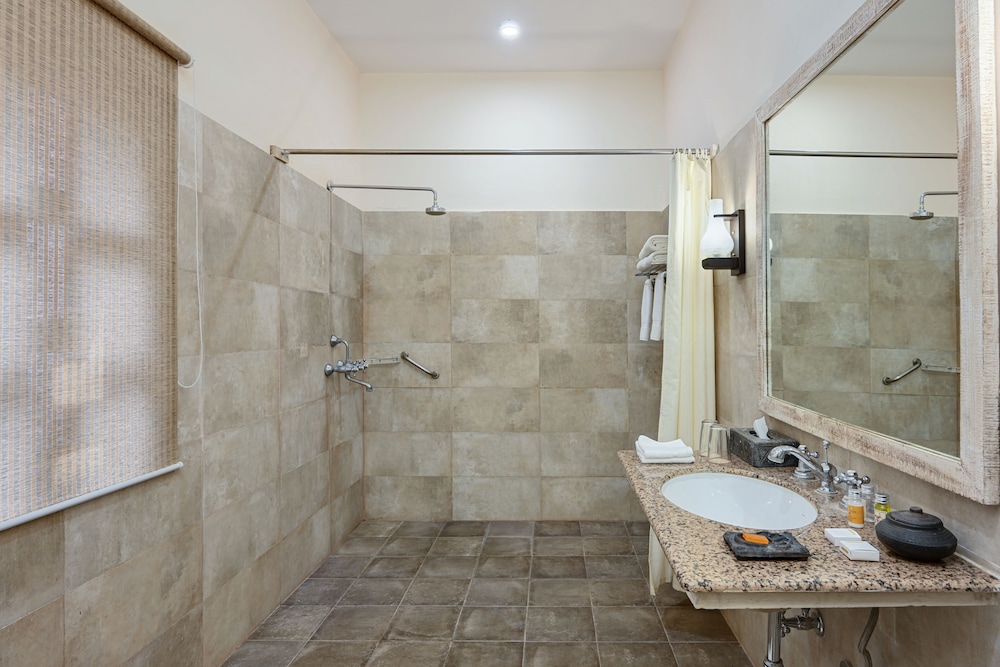 Pool side suite - Photo 5