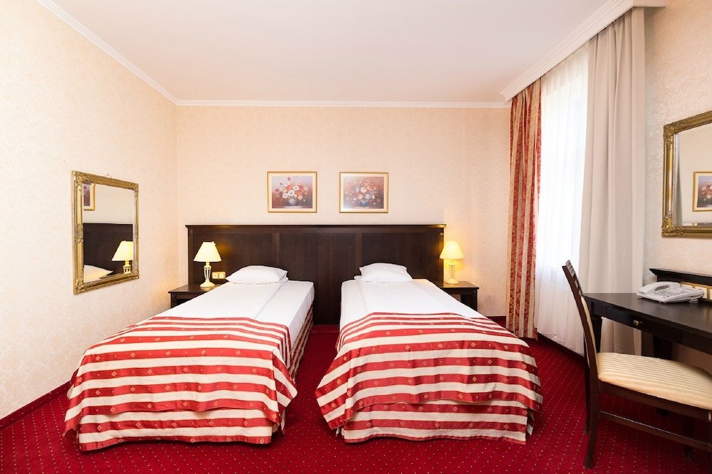 Standard Double or Twin Room photo 1
