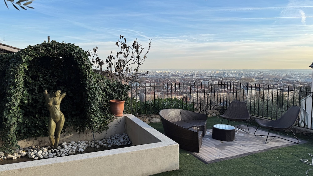 Suite Luxe Bellecour, 5 place Bellecour, 69002 Lyon