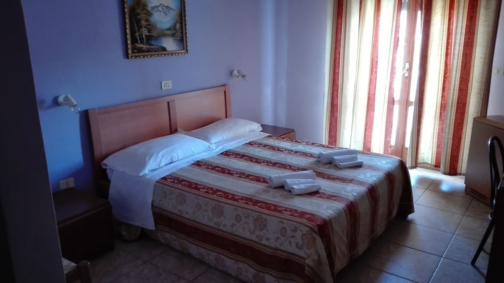 CAMERA ECONOMY VISTA MARE FRONTALE photo 3