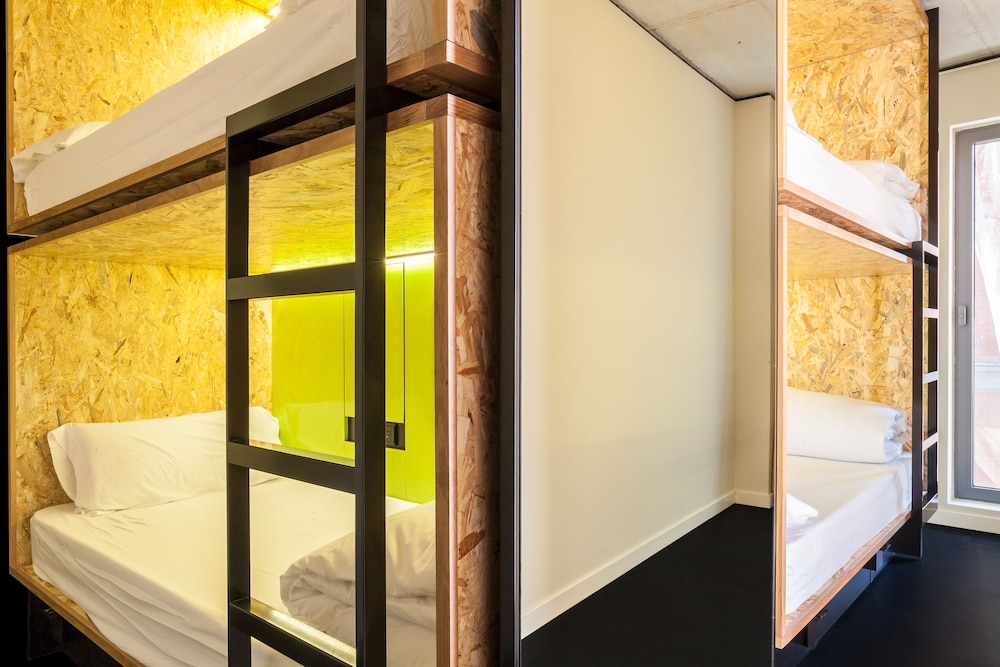6-Bed Room  with two showers