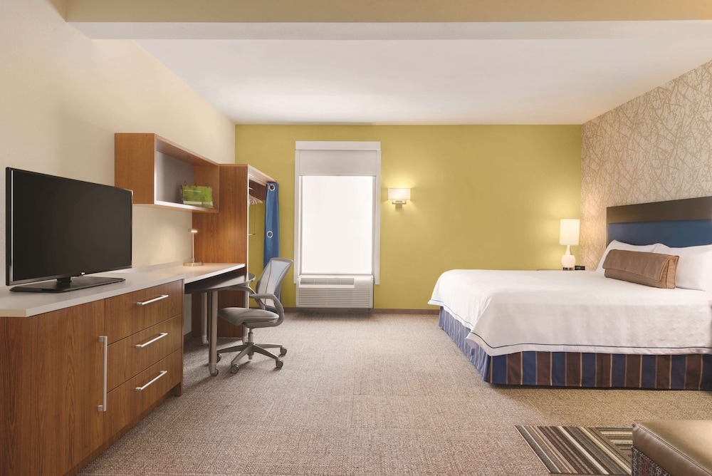 Studio, 1 King Bed, Accessible, Bathtub photo 2