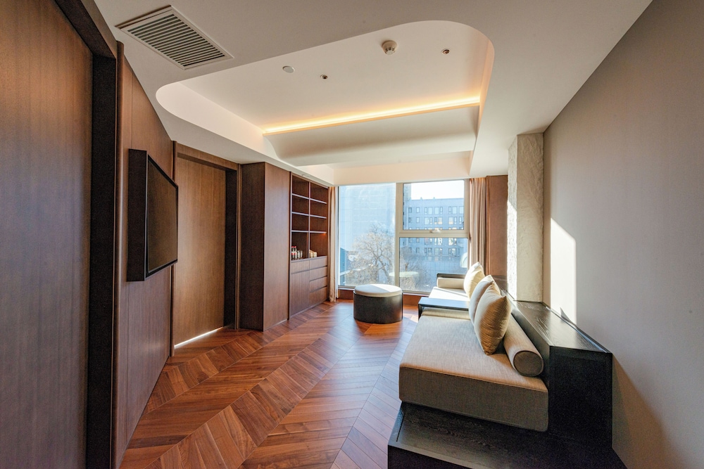 270-Degree Deluxe Landscape Diamond Family Suite