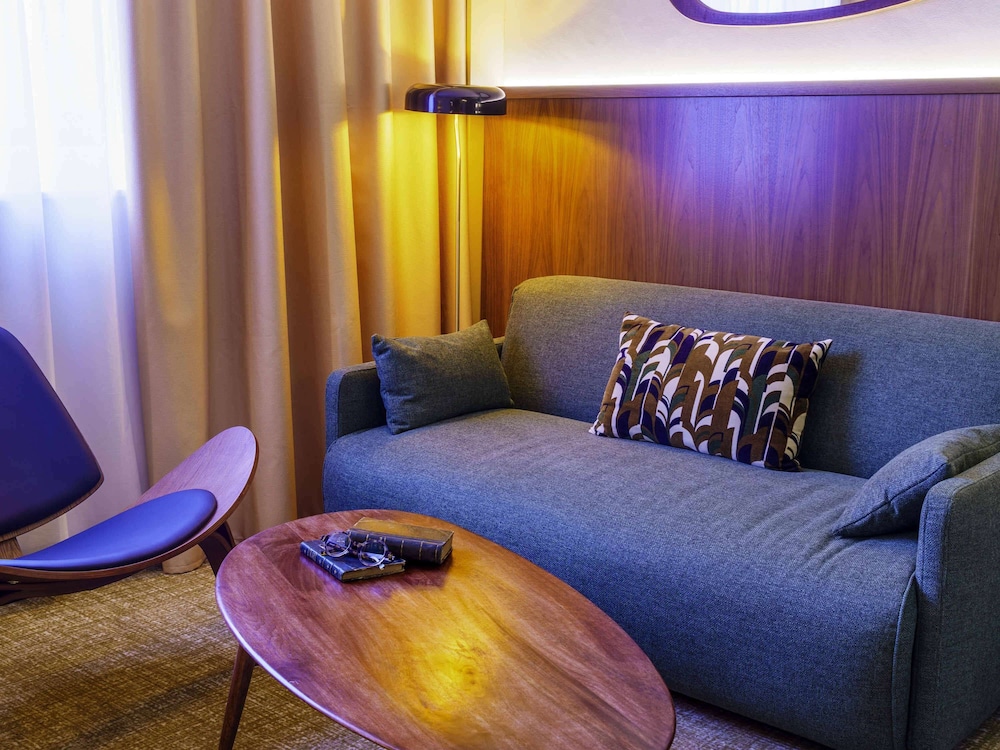 Executive Room, 1 King Bed, Bathtub photo 2