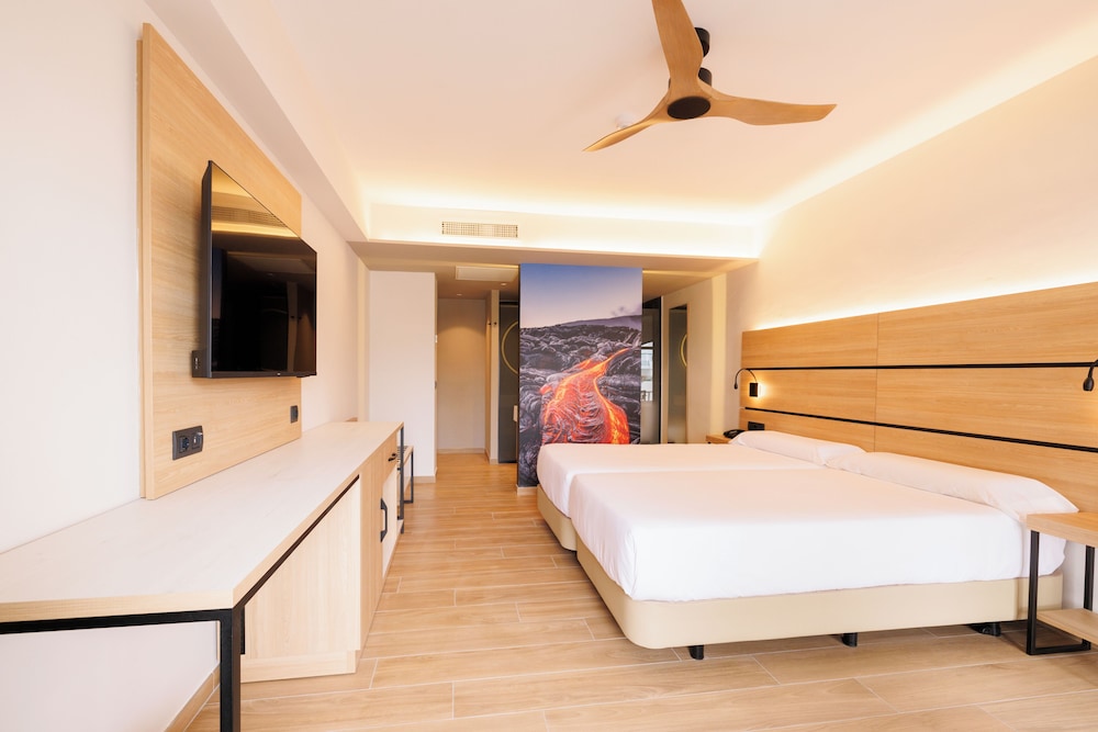 Triple Room, Pool View (2 adults and 1 child) photo 2