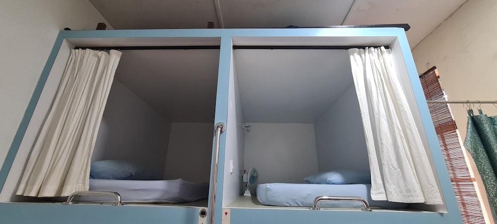 Deluxe Shared Dormitory, Mixed Dorm, Non Smoking (1 Bed in 4 Beds) photo 2