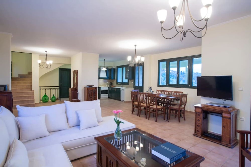 Villa photo 1
