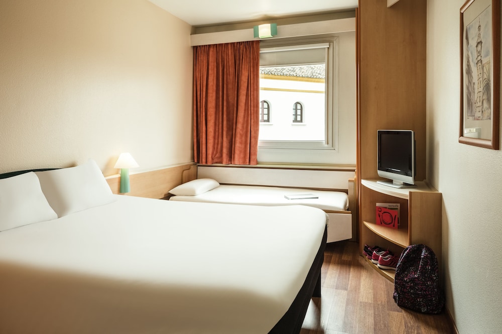 Family Room, Multiple Beds (with 1 Double Bed and Extra Bed) - Photo 7