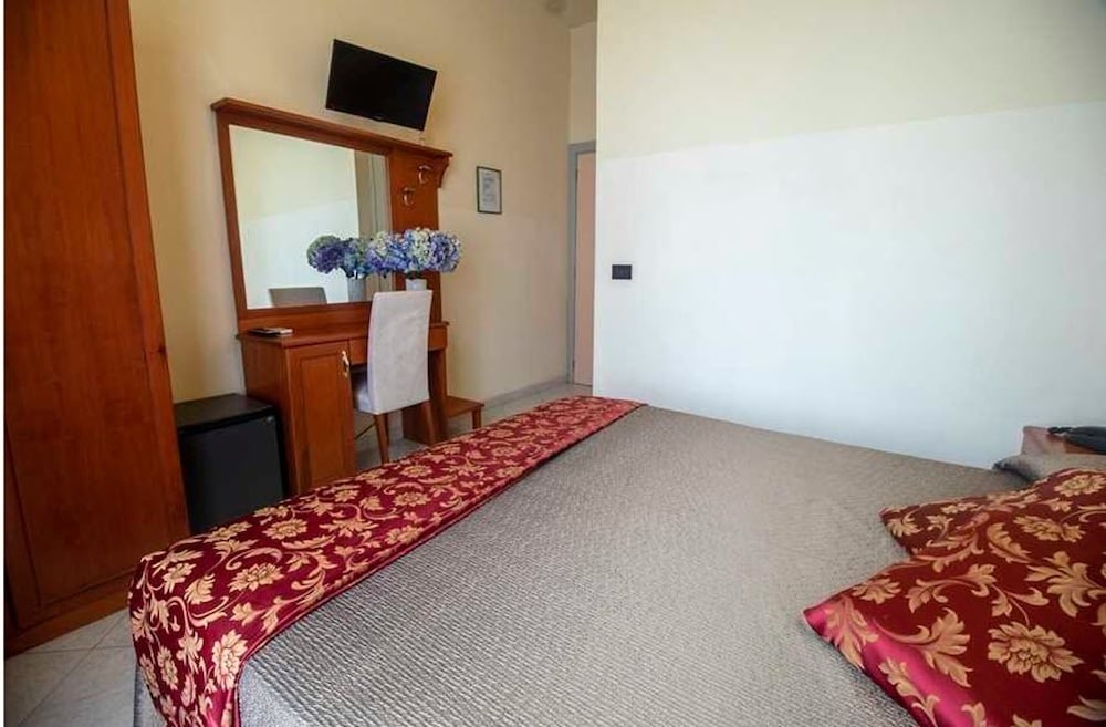 Deluxe Double or Twin Room, Balcony photo 2