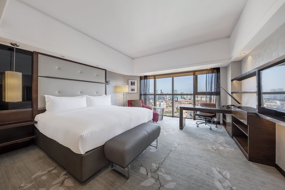 Junior Suite, 1 King Bed (High Floor) - Photo 3
