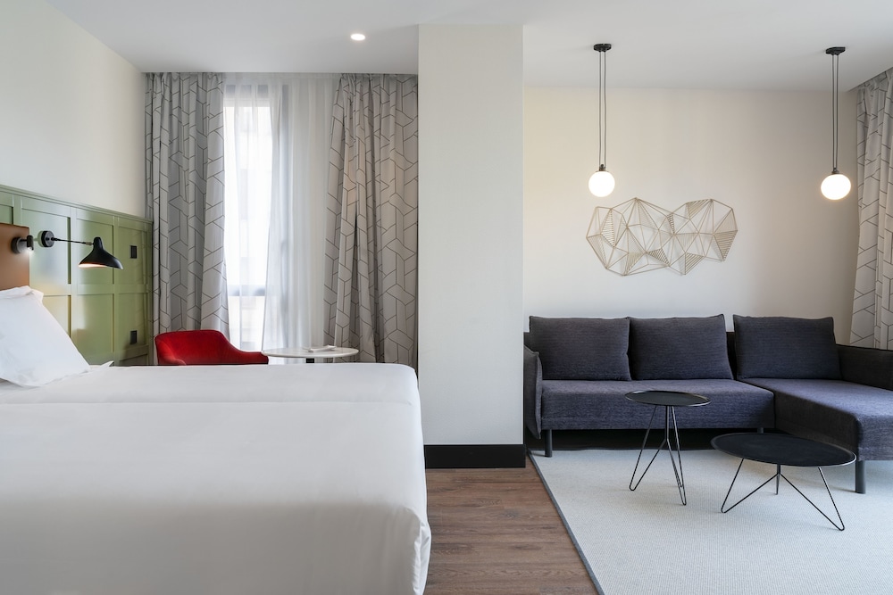 Junior Suite (Guggenheim View, Single Use) - Photo 11