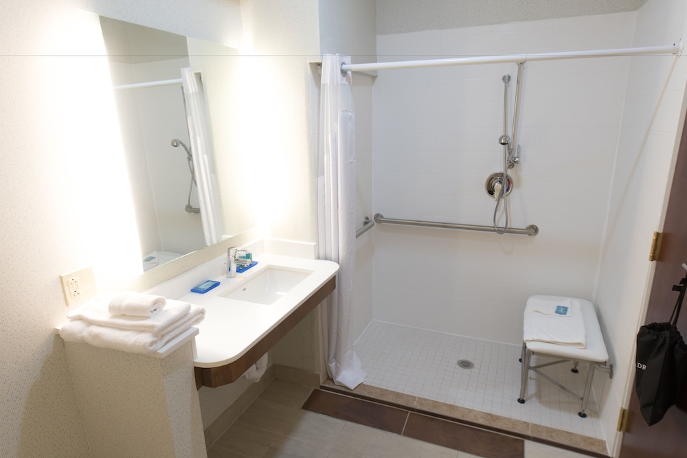 Standard Room, 2 Queen Beds, Accessible (Mobility, Transfer Shower) - Photo 4