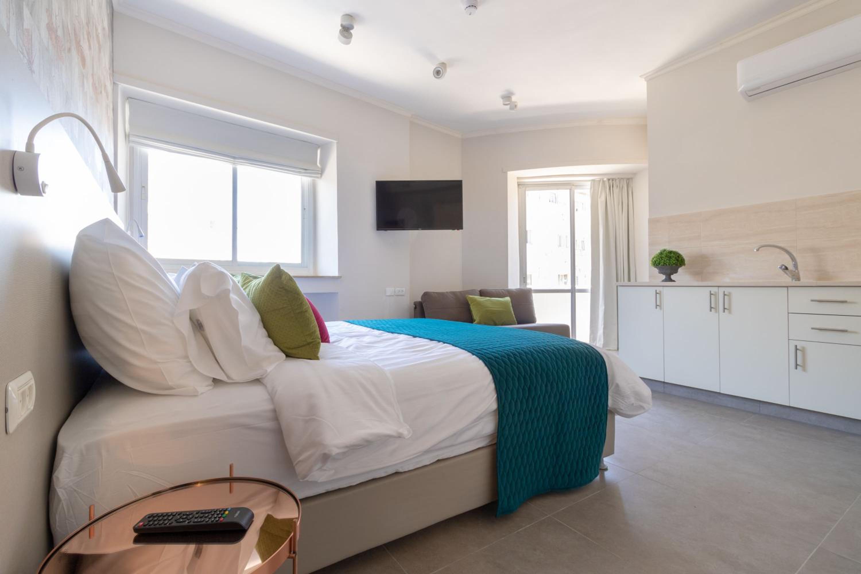 Superior Double or Twin Room with Balcony photo 2