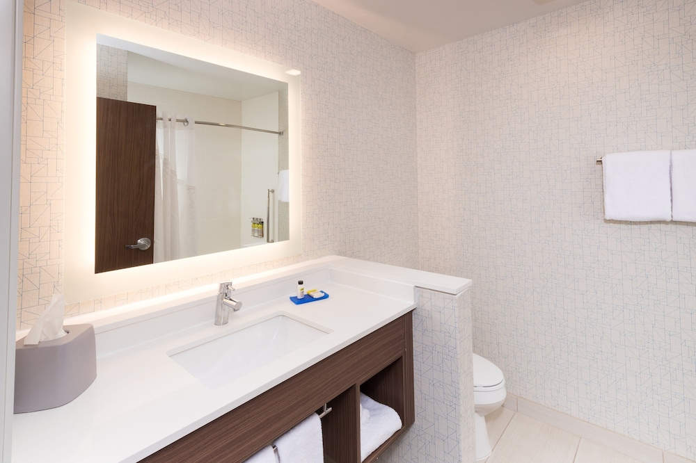 Suite, Multiple Beds (2 Bed) - Photo 2