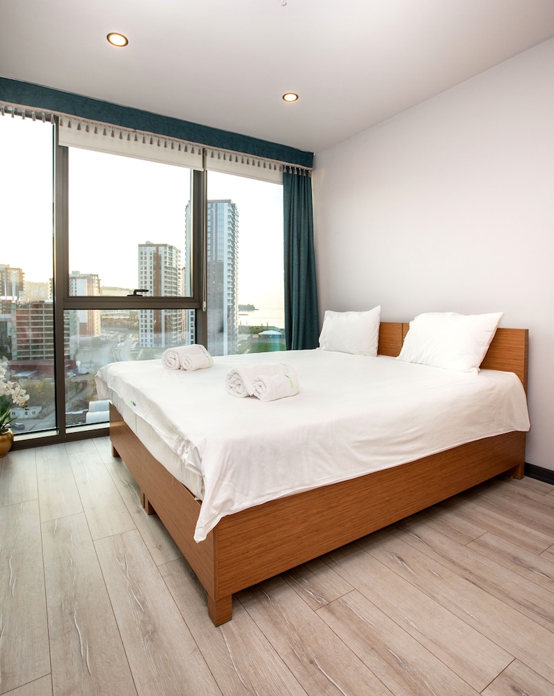 Standard Suite, 1 Bedroom, Partial Sea View