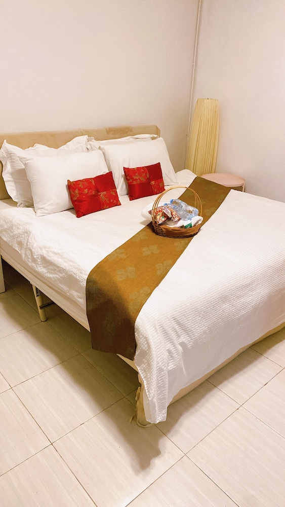 Premier Double Room, 1 Queen Bed, Refrigerator & Microwave photo 3