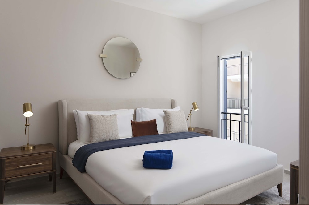 One Bedroom Deluxe thumbnail 6
