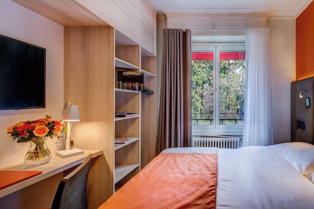 Classic Room, 1 Queen Bed - Photo 4