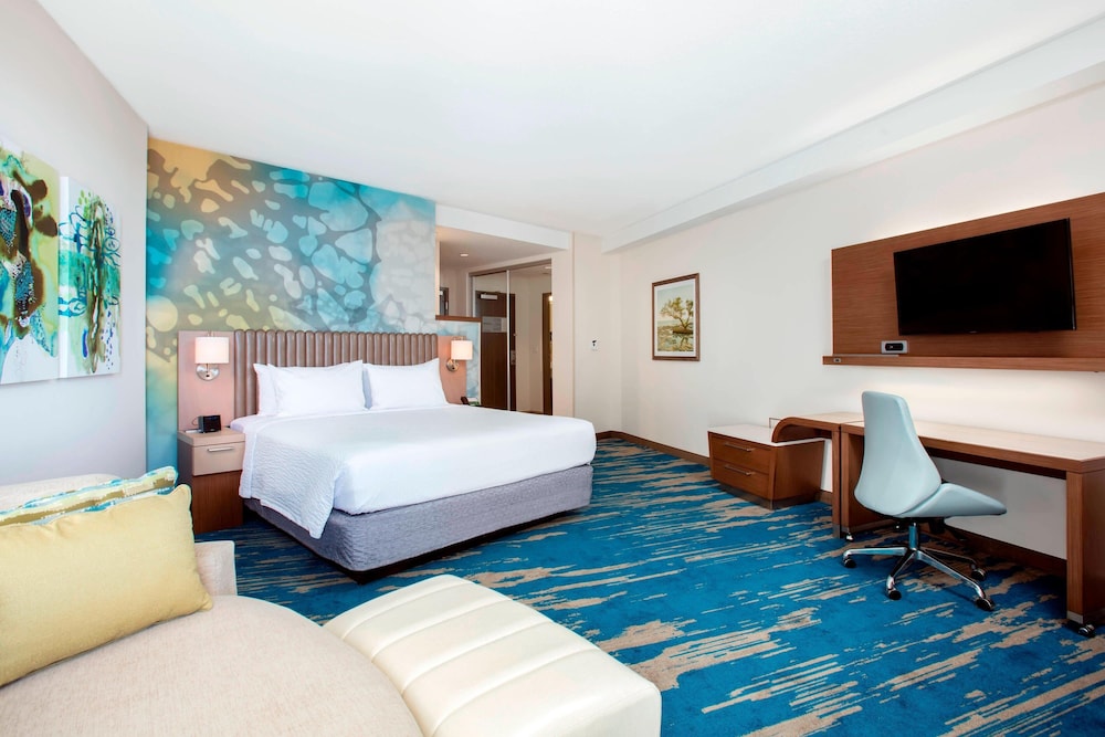 Room, 1 King Bed (hearing Accessible)