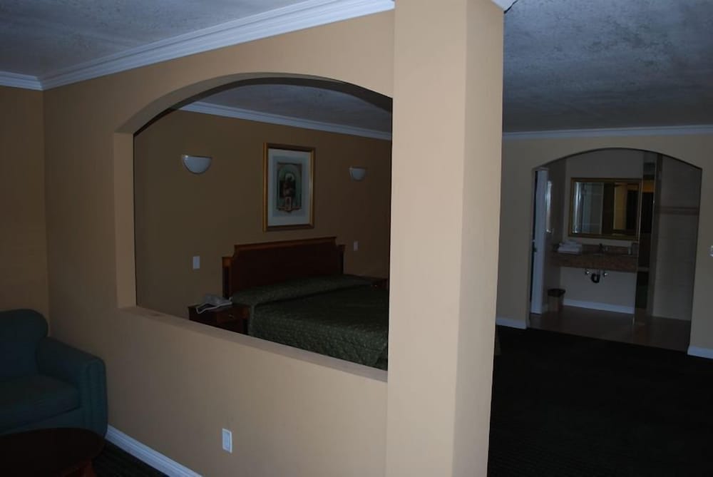 Jetted Spa Suite, 1 King Bed(Non-Smoking) - Photo 4