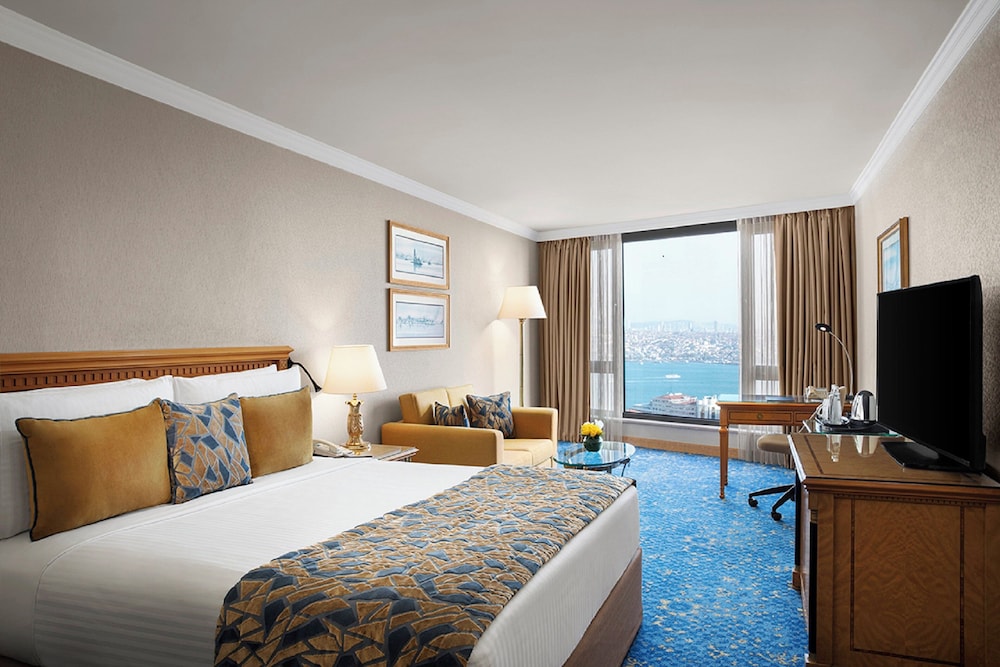 Classic Room, 1 King Bed, City View