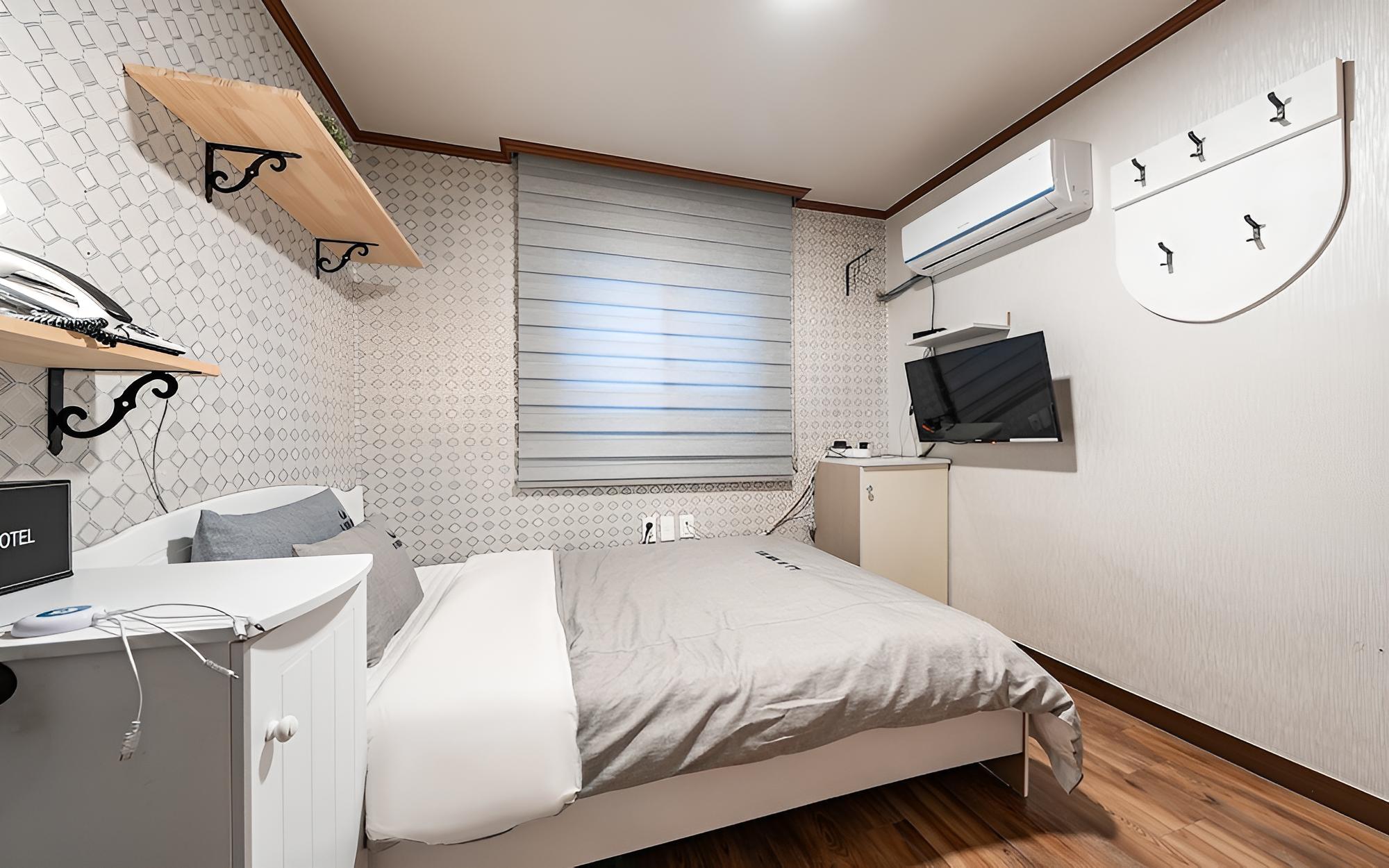 Room (1 bed)