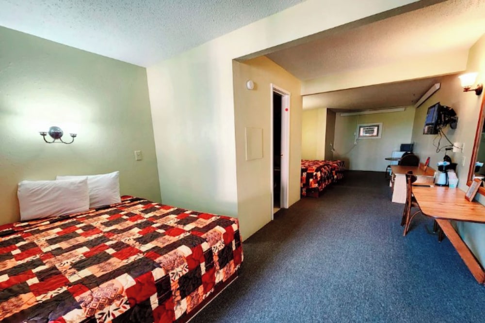 Room, Multiple Beds - Photo 1