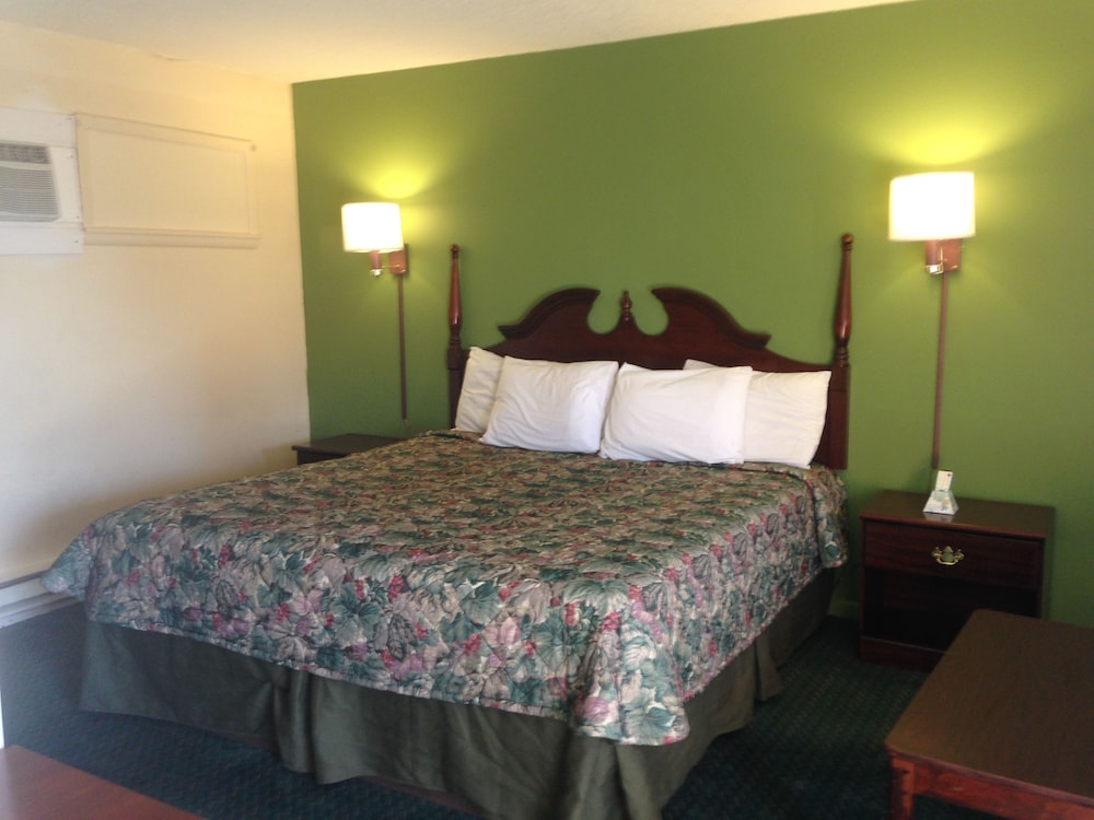 Standard Room, 1 King Bed, Non Smoking photo 2