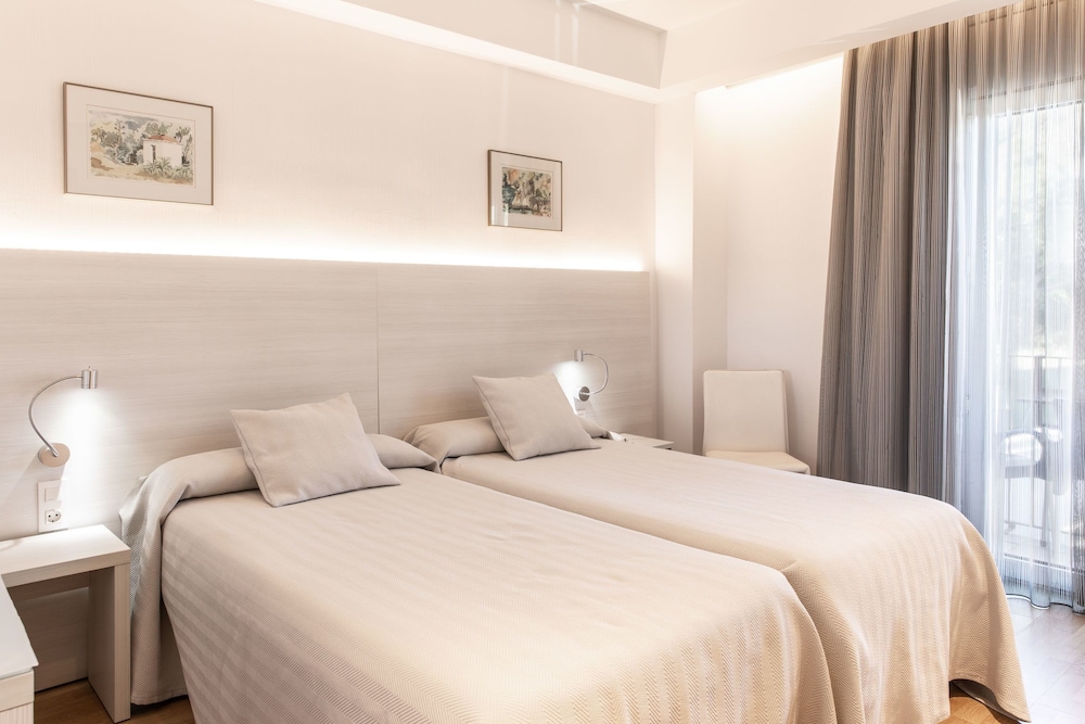Double or Twin Room, Sea View photo 2