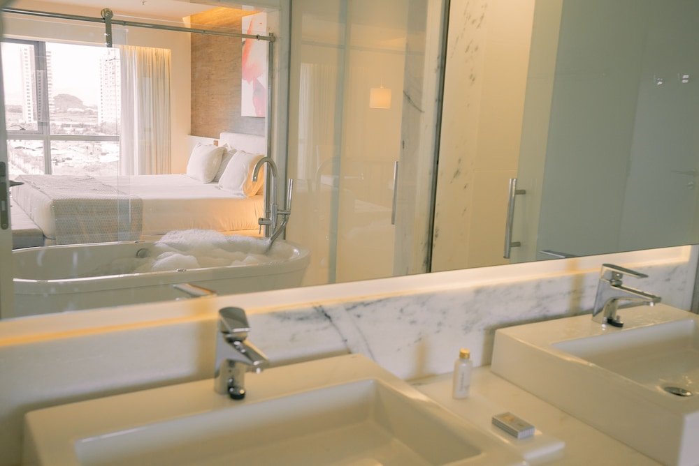 Deluxe Double Room, Jetted Tub