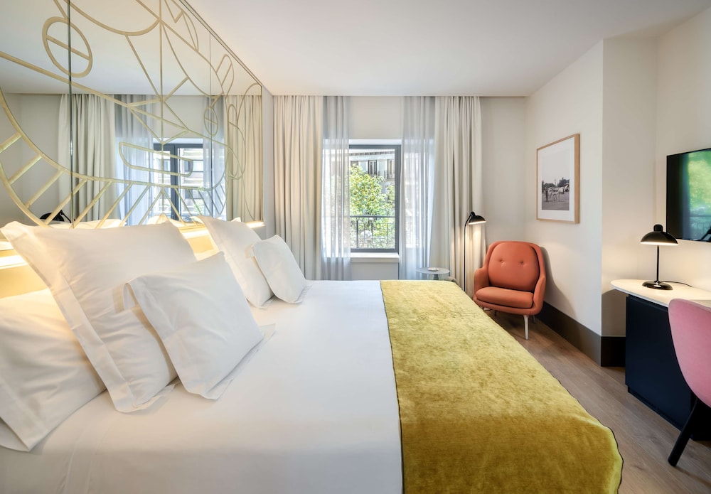 Suite, City View