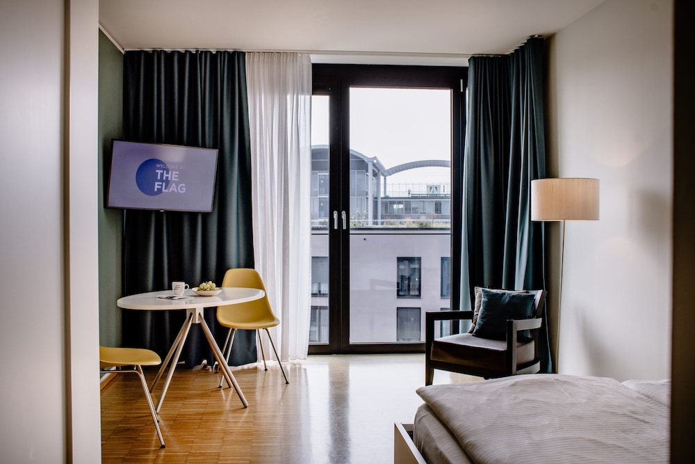 Comfort Double Room, 1 Queen Bed, Kitchenette thumbnail 5