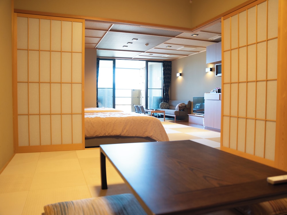 Japanese Western Style Room with Open-air bath - Photo 5
