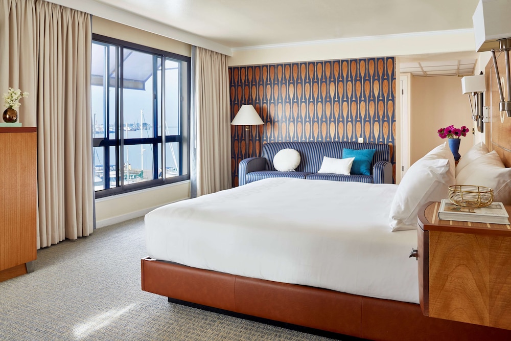 Room, 1 King Bed, Marina View photo 1