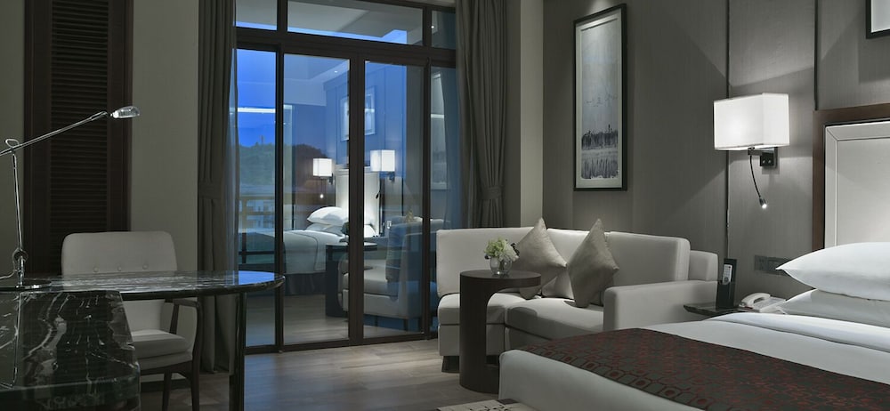 Superior Single Room, Balcony, Lake View photo 3