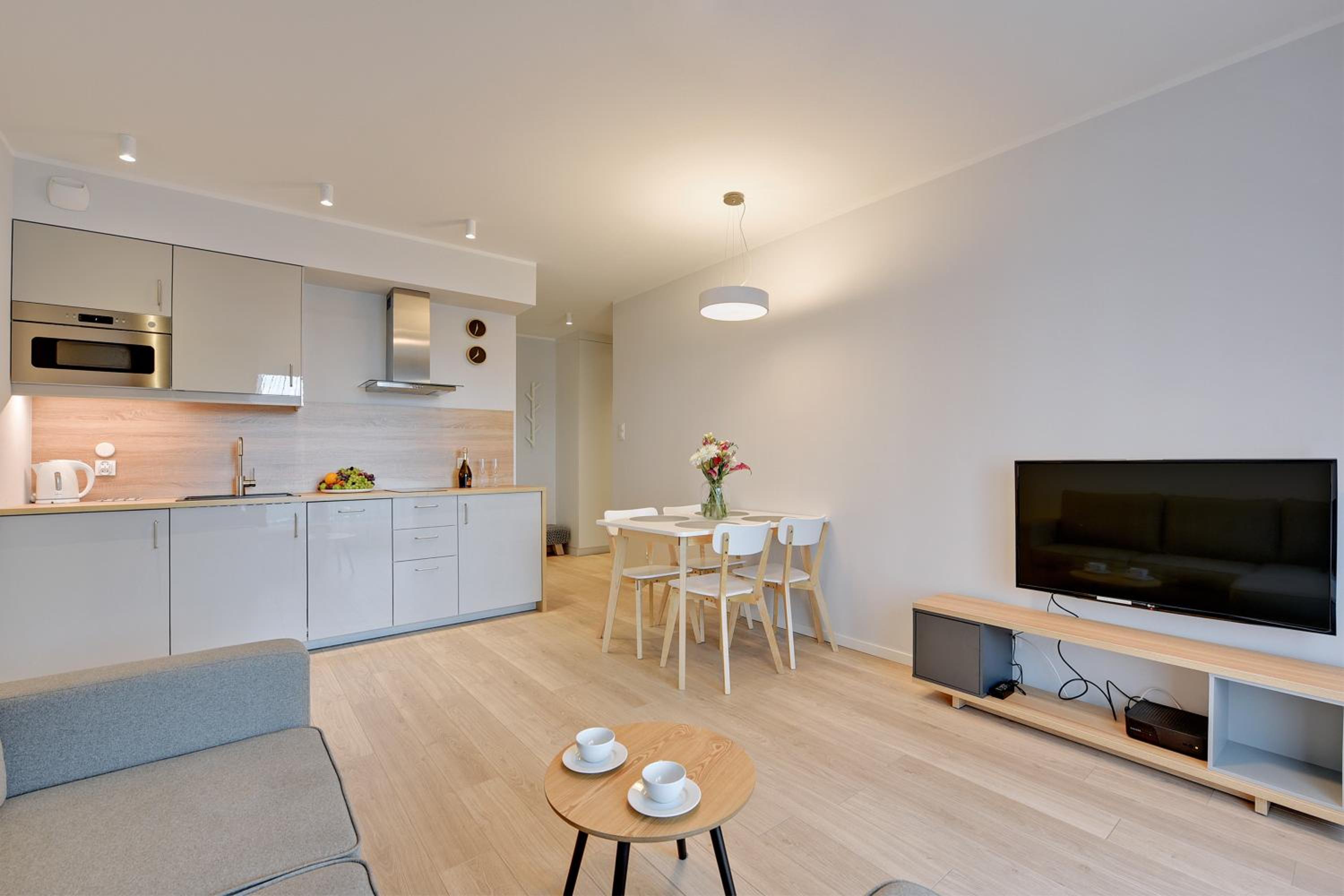 Deluxe Two-Bedroom Apartment with swimming pool access photo 2