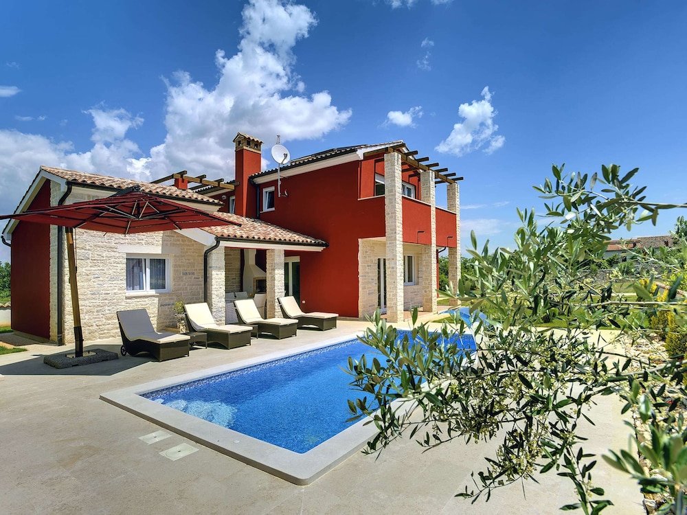 Villa photo 1