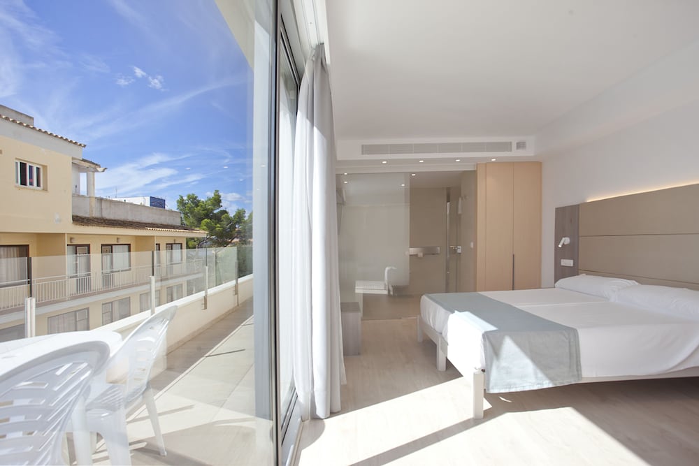 Signature Single Room, Balcony