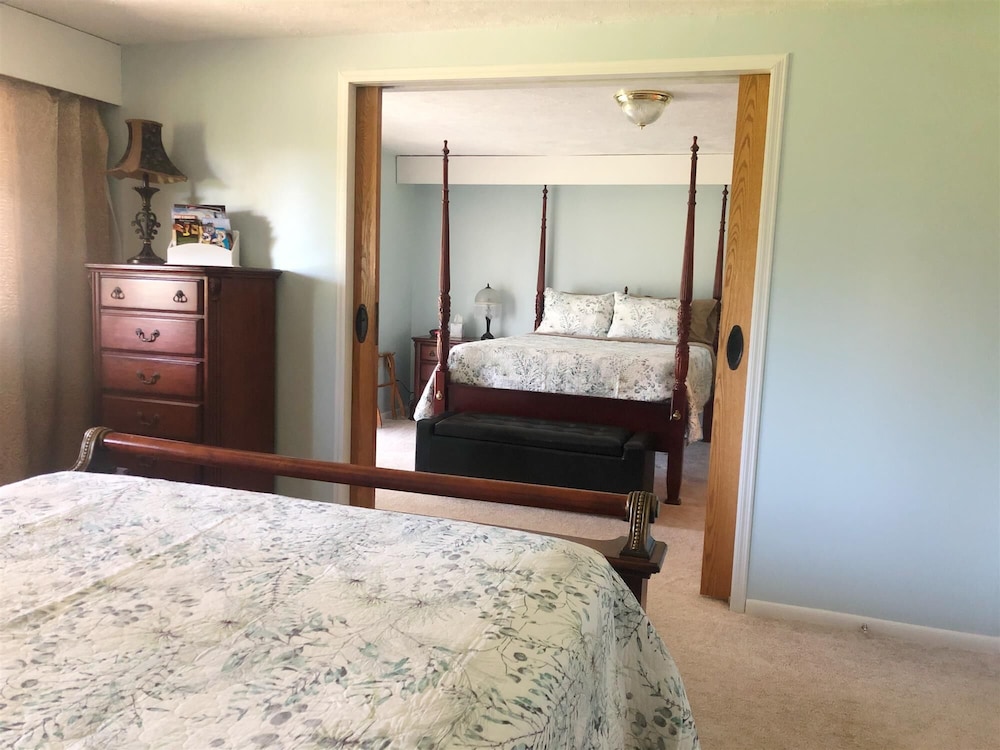 Comfort Double Room, 2 Queen Beds, Mountain View (Durrance Suite) photo 3