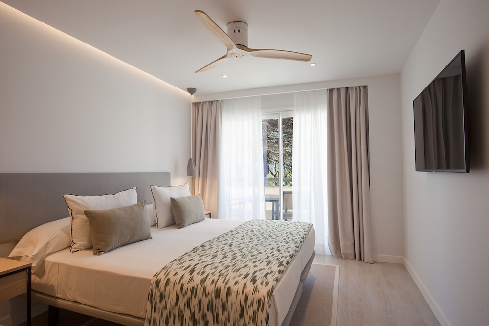 Premium Double Room, Partial Ocean View