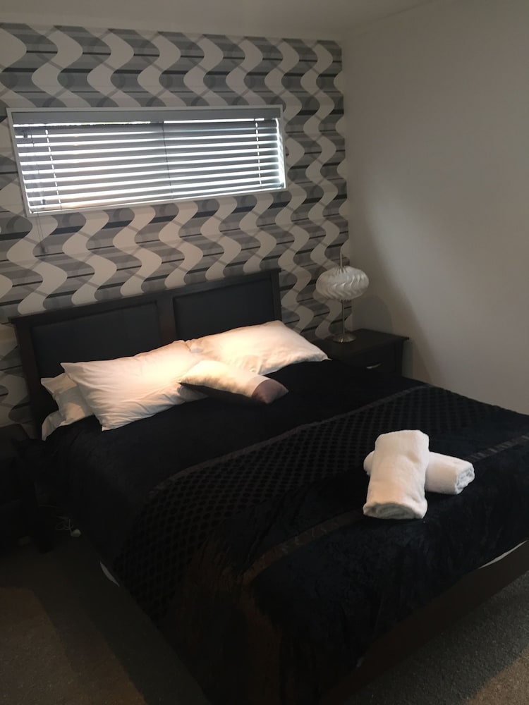 Executive House, 4 Bedrooms, 2 Bathrooms photo 1