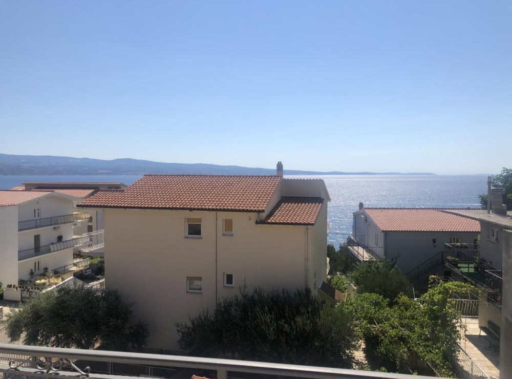 Apartment (One Bedroom Apartment with Terarce an)
