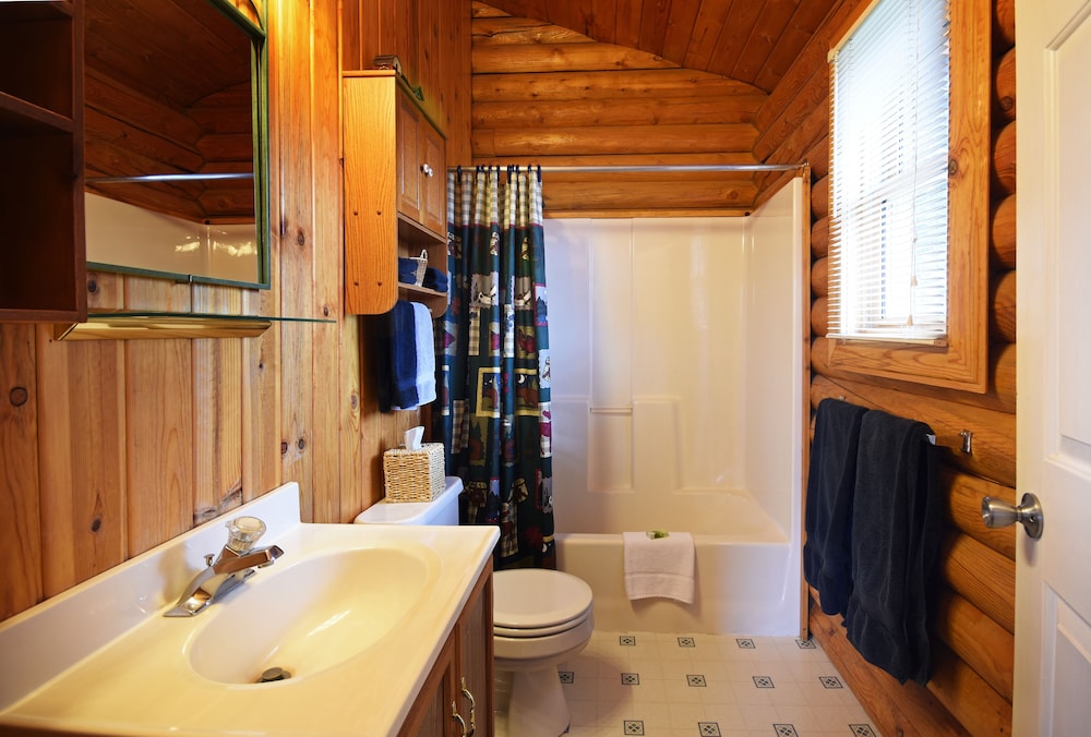 Standard Cabin, 1 Queen Bed with Sofa bed, Non Smoking, Mountain View photo 2